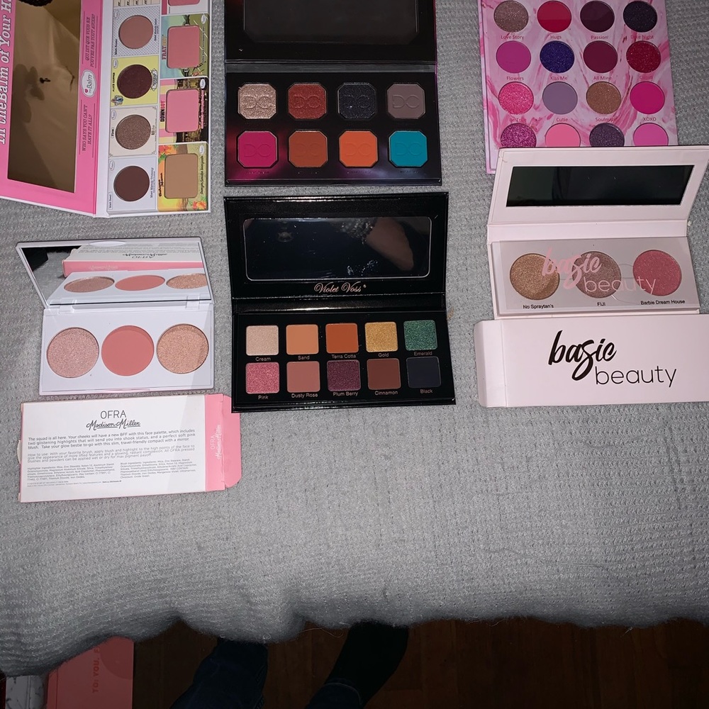Eyeshadow palette bundle
